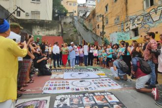 Ato por jovem morto em operação termina em mais violência no Catete