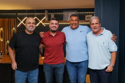 O presidente da Assembleia e pré-candidato a governador Rodrigo Bacellar (União) com o deputado federal Marcos Tavares (PDT), o ex-prefeito José Camilo Zito (Cidadania) e o ex-deputado Dica (União)
