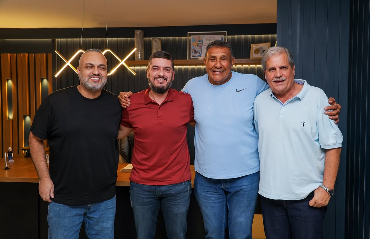 O presidente da Assembleia e pré-candidato a governador Rodrigo Bacellar (União) com o deputado federal Marcos Tavares (PDT), o ex-prefeito José Camilo Zito (Cidadania) e o ex-deputado Dica (União)
