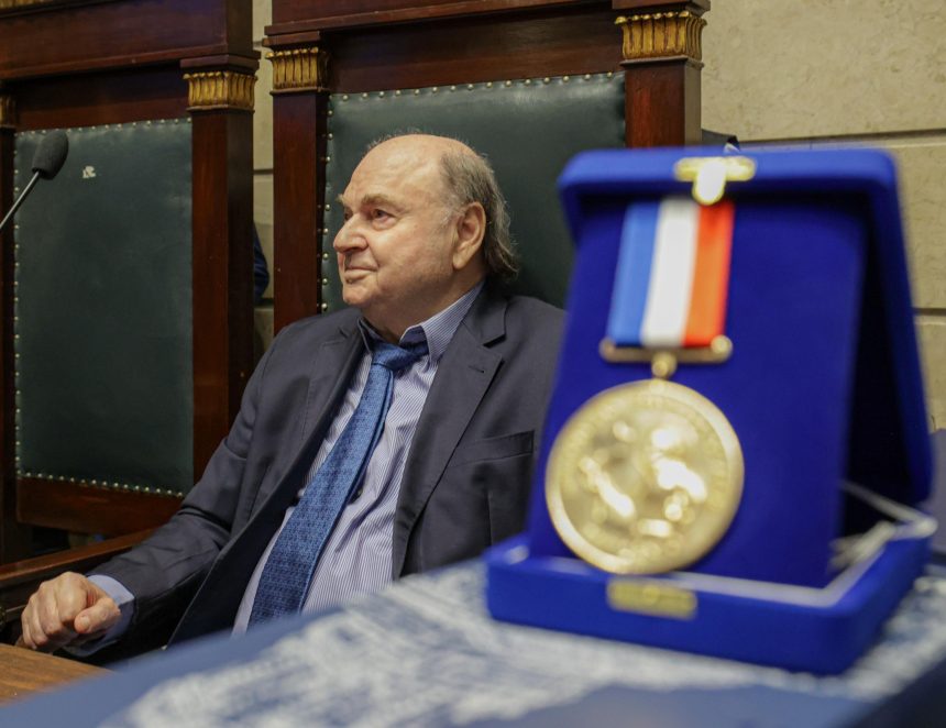 Com Câmara lotada, Cesar Maia é homenageado pelos 80 anos e trajetória política