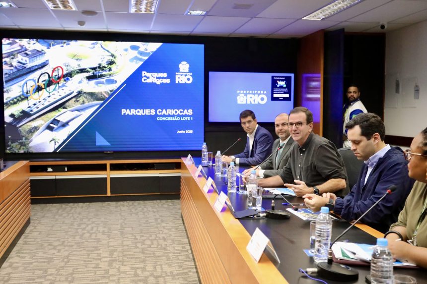 Paes diz ter recusado dinheiro, mas prefeitura firmou convênio com TCE para recuperar Campo de Santana