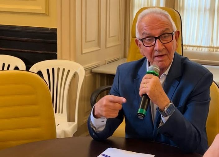 O vereador Jorge Felippe (PP) é o autor da emenda que liberava a construção de um prédio de apartamentos, com o gabarito de até 30 pavimentos, num terreno da Barra da Tijuca destinado a abrigar escola ou creche: o prefeito Eduardo Paes vetou
