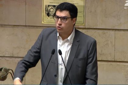 Rogério Amorim, líder do PL, o maior partido de oposição na Câmara do Rio, está pessimista sobre a possibilidade de aprovar emendas significativas ao projeto que regulamenta o uso de armas pela Guarda Municipal