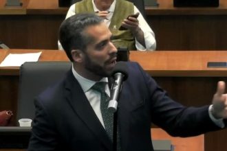 O novo líder do governo Cláudio Castro na Assembleia Legislativa, Rodrigo Amorim (União), foi um dos três integrantes da tropa de choque de Bacellar e Castro a pregarem, ao microfone da Assembleia, que é hora de "riscar o chão"