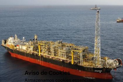 Navio-plataforma na Bacia de Santos: trabalho de inteligência fiscal e auditoria sobre gigantes do petróleo garantiu a Maricá uma projeção de R$ 1,6 bilhão em repasses de ICMS para 2025