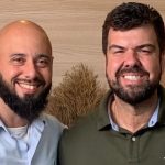 Gledson Machado, presidente do diretório municipal do Cidadania, e o prefeito de Macaé, Welberth Rezende: enquanto mantém o alcaide como pré-candidato a governador, partido indica seis para a prefeitura de Eduardo Paes, do PSD