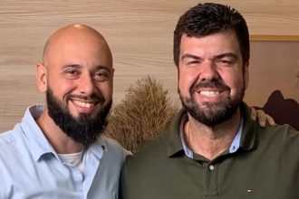 Gledson Machado, presidente do diretório municipal do Cidadania, e o prefeito de Macaé, Welberth Rezende: enquanto mantém o alcaide como pré-candidato a governador, partido indica seis para a prefeitura de Eduardo Paes, do PSD