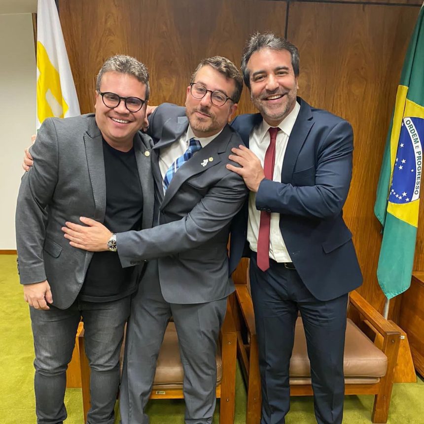 O ex-prefeito de Mesquita, Jorge Miranda (à direita), com o secretário de Saúde de Eduardo Paes, Daniel Soranz, e seu irmão, o deputado estadual Renato Miranda (PL): nome defendido para vice do prefeito do Rio