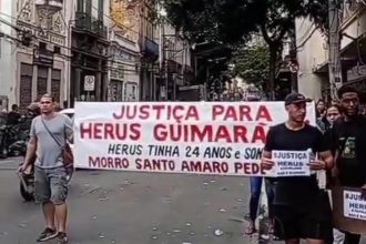 Manifestação pede justiça pela morte de jovem na favela Santo Amaro
