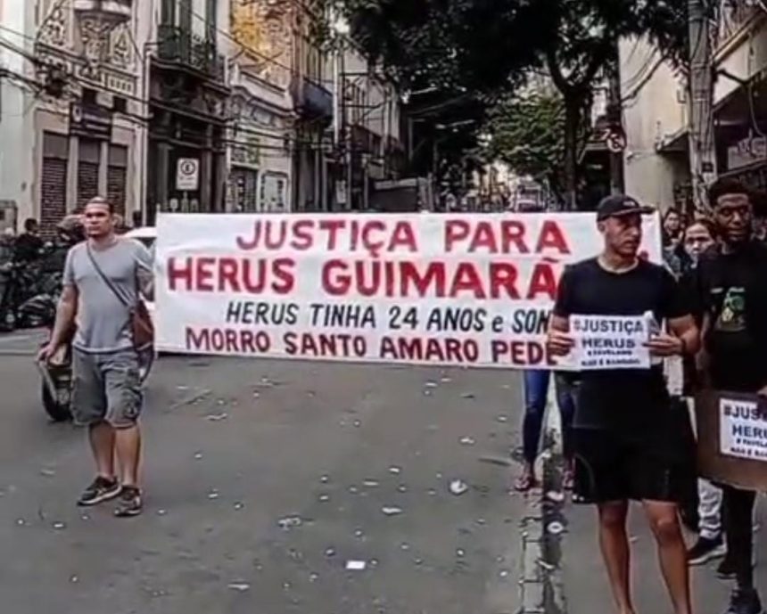 Manifestação pede justiça pela morte de jovem na favela Santo Amaro