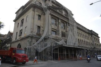 A Estação Leopoldina, que está sendo reformada pela Concrejato: prefeito Eduardo Paes informa que suspendeu o pagamento pela obra