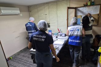 Procon autua 11 estabelecimentos por irregularidades no Dia dos Namorados