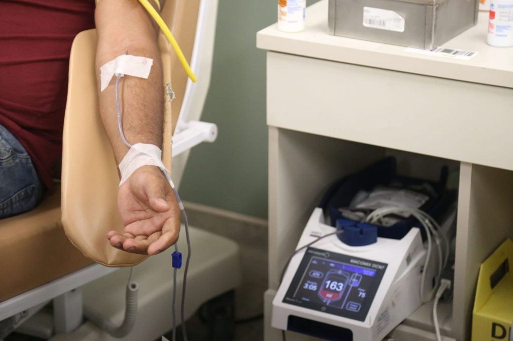 ‘Eu sobrevivi porque alguém doou’: histórias mostram o poder da doação de sangue