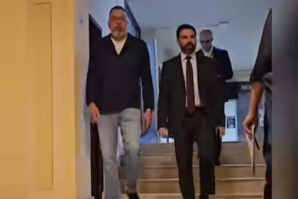 O prefeito Márcio Canella e o seu vereador no Rio, Jorge Canella, em visita à Câmara: aliados de Rodrigo Bacellar, candidato do União ao governo do estado, ficaram irritados com a sinalização trocada no partido