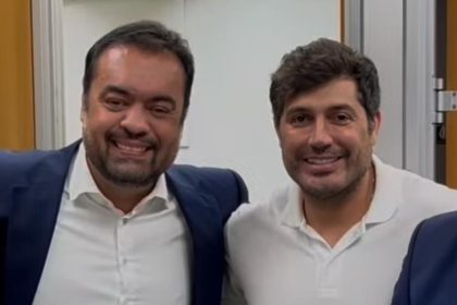 O deputado federal Luciano Vieira com o governador Cláudio Castro: deputados da base acusam o moço de manter um pé também na canoa de Eduardo Paes