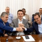 Washington Reis (MDB) e Eduardo Paes (PSD) com o ministro das Cidades, Jader Barbalho Filho, no dia do anúncio dos planos de expansão do metrô: palanque garantido ao pré-candidato do PSD ao governo do Rio