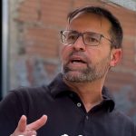 Vitor Hugo, o vereador autor da rejeitada proposta de criação do Dia da Cegonha Reborn, teve um projeto sobre saúde mental sancionado pelo prefeito Eduardo Paes: tratamento respeitoso, desta vez