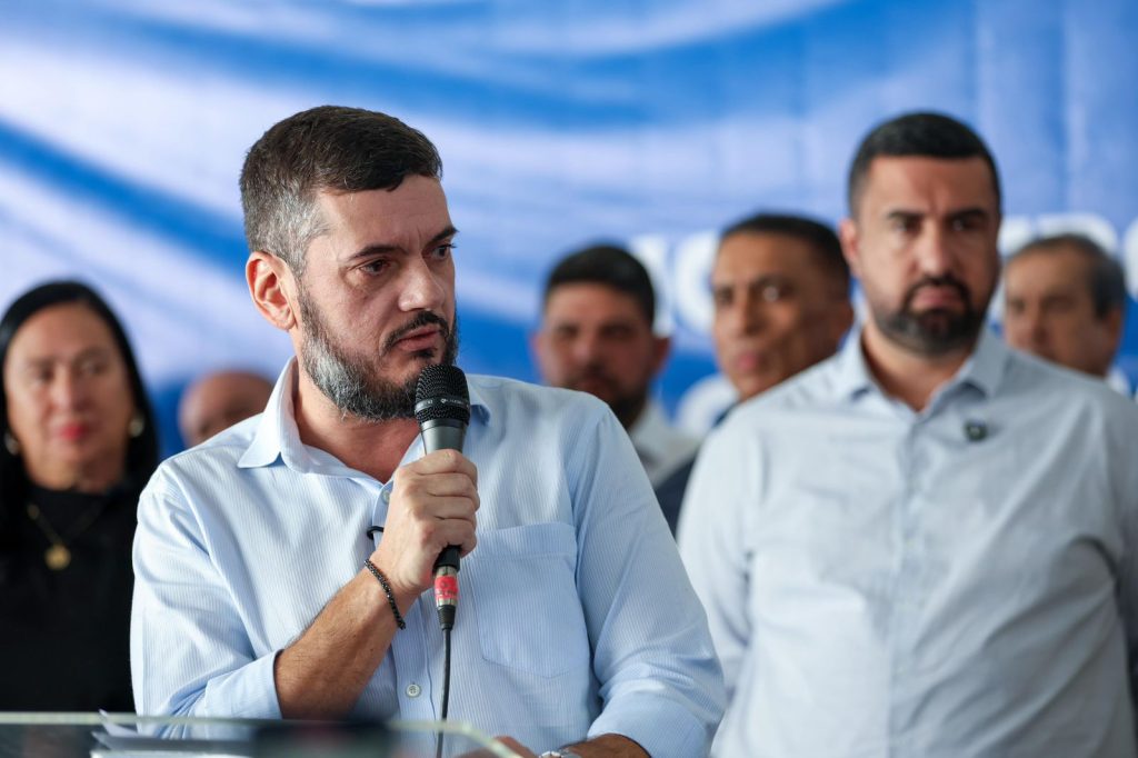 Governador em exercício, Bacellar reforça o foco no interior e entrega viaturas da Emater em Teresópolis