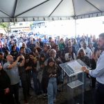 Governador em exercício, Bacellar reforça o foco no interior e entrega viaturas da Emater em Teresópolis