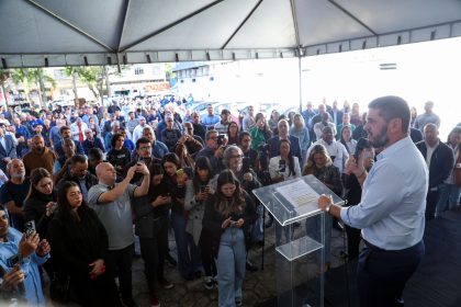 Governador em exercício, Bacellar reforça o foco no interior e entrega viaturas da Emater em Teresópolis