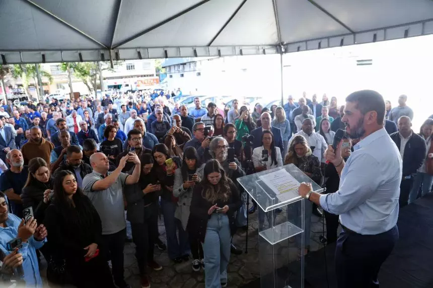 Governador em exercício, Bacellar reforça o foco no interior e entrega viaturas da Emater em Teresópolis