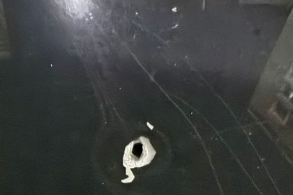Carro de vereador é atingido por tiro durante ação de restauração de energia na Zona Oeste