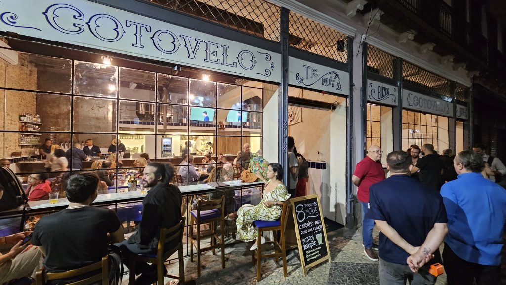 Primeiros goles: prefeitura libera R$ 2,8 milhões para implantação da Rua da Cerveja 62 Choperia Cotovelo abre as portas com novidades na Rua da Carioca