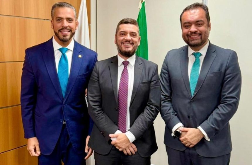 O novo líder do governo, Rodrigo Amorim (União); com o presidente da Assembleia, Rodrigo Bacellar (União); e o governador Cláudio Castro (PL): ungido pelos dois, o moço é só poder na Alerj