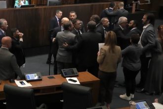 Deputados quase saem no tapa durante sessão ordinária da Alerj