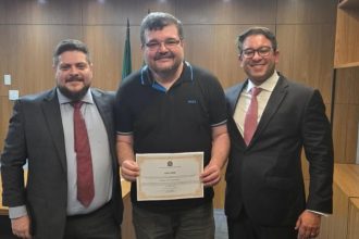 Dr. Rubão toma posse e volta a ser prefeito de Itaguaí, depois de briga judicial