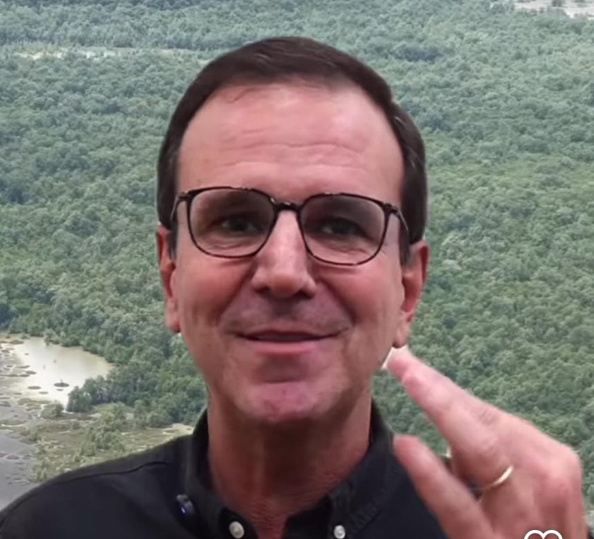 O prefeito Eduardo Paes (PSD) vai ficar de olho na Câmara nesta terça-feira decisiva: duas votações importantes na pauta, o veto à Lei dos Puxadinhos e a segunda discussão do Parque do Legado Olímpico