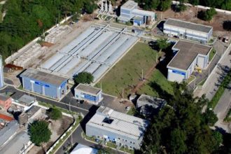 Estação de Tratamento da Barra: Agenersa notifica concessionária Iguá sobre multa de R$ 124,2 milhões por irregularidades na obra que levaram ao despejo de esgoto in natura no mar