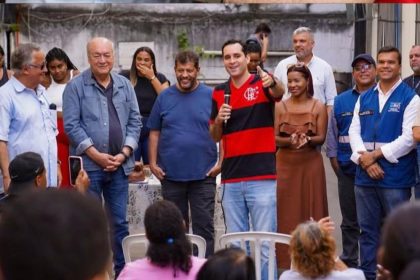 Clerton Castro (o segundo da esquerda para a direita), ao lado de deputado Dionísio Lins, em evento com o vice-prefeito Eduardo Cavaliere