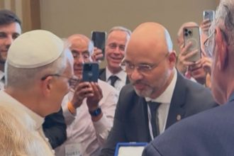 Habemus homenagem: papa Leão XIV recebe a Medalha Tiradentes, no Vaticano