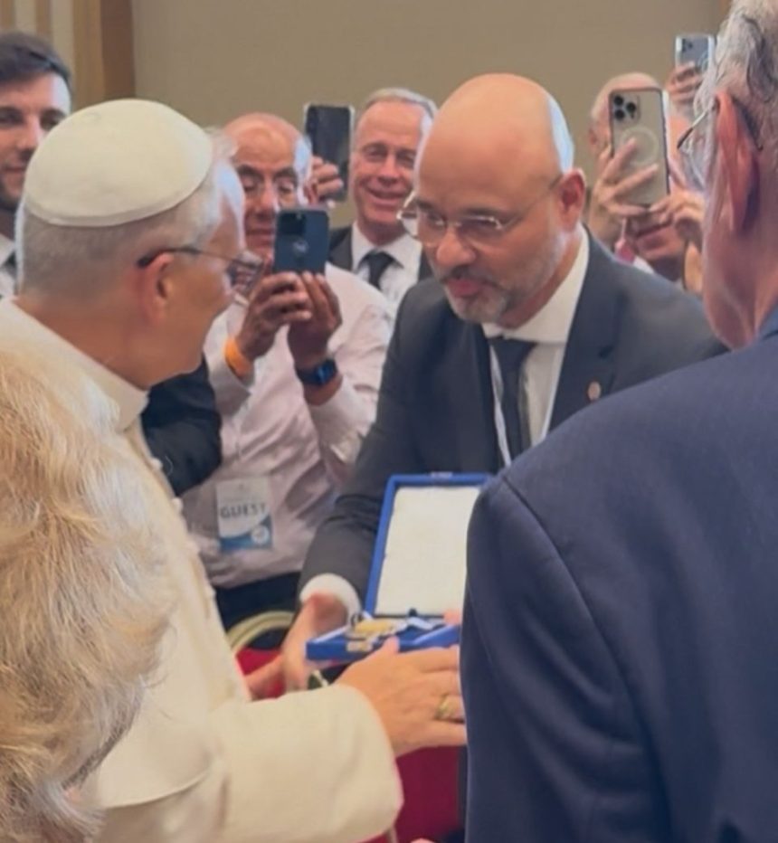 Habemus homenagem: papa Leão XIV recebe a Medalha Tiradentes, no Vaticano