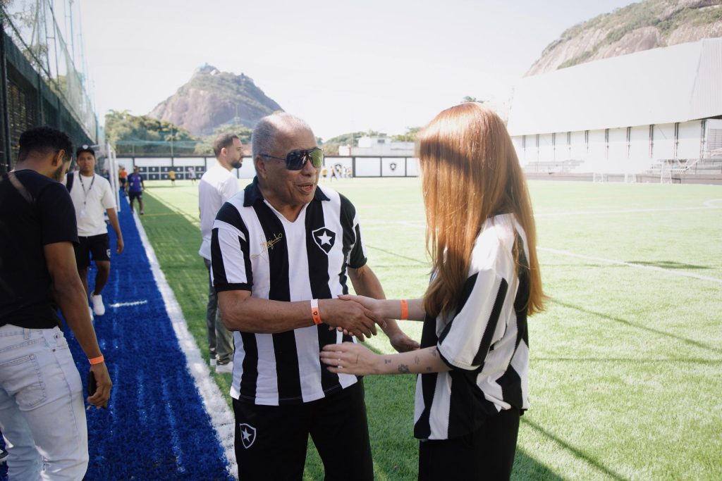 Deputada, influencer e botafoguense: Sarah Poncio tieta Jairzinho em General Severiano 62 Deputada, influencer e botafoguense: Sarah Poncio tieta Jairzinho em General Severiano