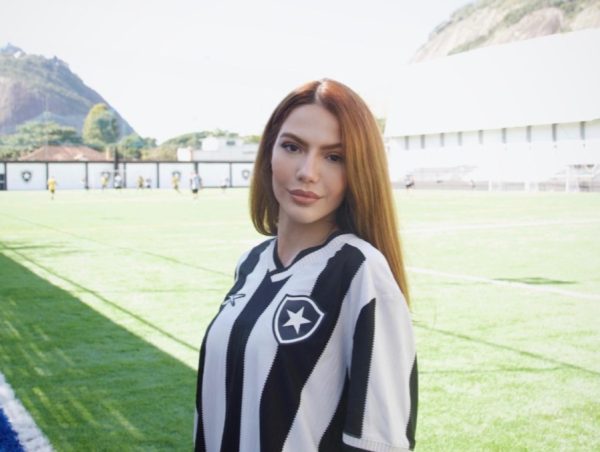 Deputada, influencer e botafoguense: Sarah Poncio tieta Jairzinho em General Severiano 61 Deputada, influencer e botafoguense: Sarah Poncio tieta Jairzinho em General Severiano