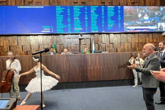Alerj aprova prorrogação de contratos do Theatro Municipal