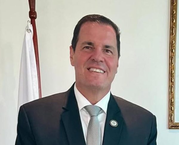 Chamado de vagabundo por Paes, Gutemberg Fonseca promete processar prefeito: 'está nervosinho' 52 Chamado de vagabundo por Paes, Gutemberg Fonseca promete processar prefeito: 'está nervosinho'