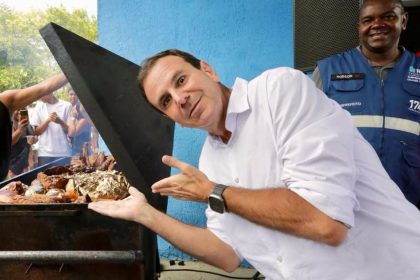 O prefeito Eduardo Paes ofereceu um churrasco para os aliados, em comemoração ao semestre de vitórias na Câmara do Rio