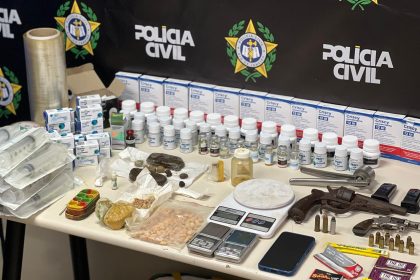 Polícia Civil prende traficante com drogas, anabolizantes e armas em Niterói