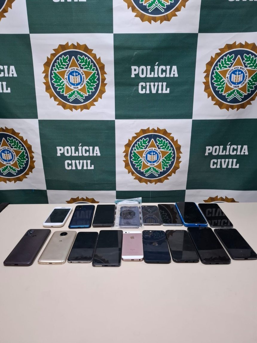 Homem é preso por desbloquear celulares roubados em Queimados