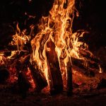 Bombeiros alertam sobre riscos de balões, fogueiras e fogos de artifício durante festas juninas