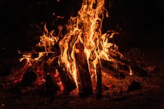 Bombeiros alertam sobre riscos de balões, fogueiras e fogos de artifício durante festas juninas