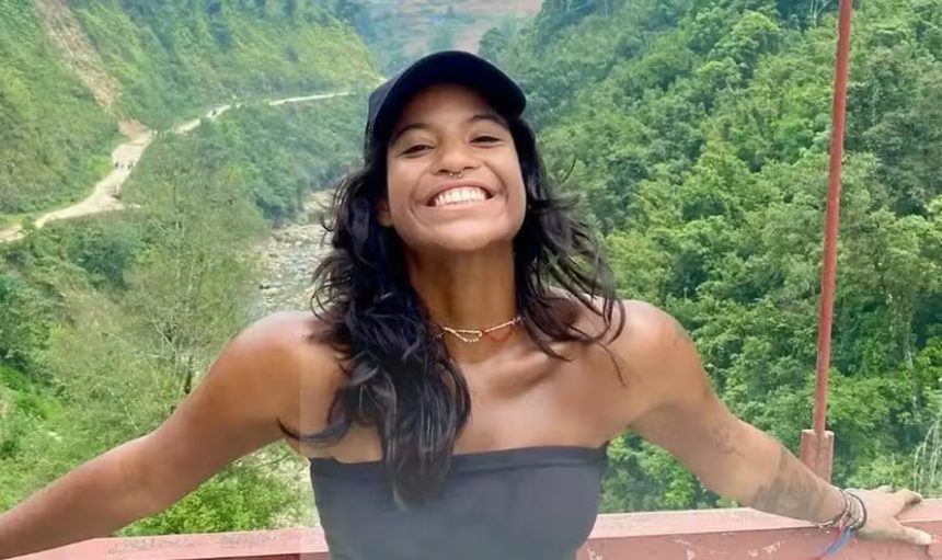 Deputados cobram explicações de embaixada para morte de Juliana Marins na Indonésia 61 Corpo de jovem brasileira é içado de vulcão e levado para base na Indonésia