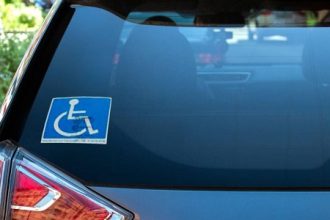 Alerj aprova tolerância gratuita de 30 minutos de em estacionamentos para pessoas com deficiência