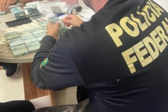 PF investiga esquema de fraudes contra clientes da Caixa; R$ 120 mil são apreendidos