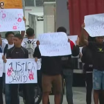 Familiares fazem protesto depois da morte de jovem de 16 anos