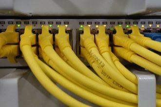 Ditadura digital: moradores denunciam corte forçado internet em Itaboraí; polícia investiga