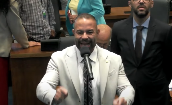 Deputado quer ouvir secretário de Esportes e Suderj sobre cambismo de ingressos